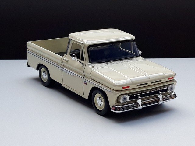 Chevrolet C10 Fleetside – Motormax modelauto 1:24 - nr. 1