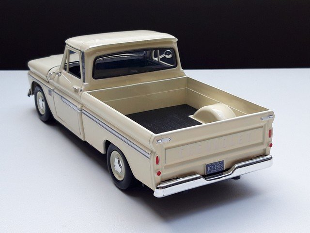 Chevrolet C10 Fleetside – Motormax modelauto 1:24 - Afbeelding 2
