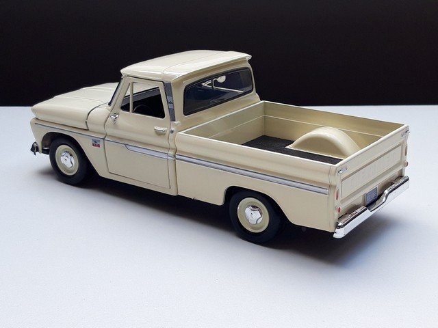 Chevrolet C10 Fleetside – Motormax modelauto 1:24 - Afbeelding 3