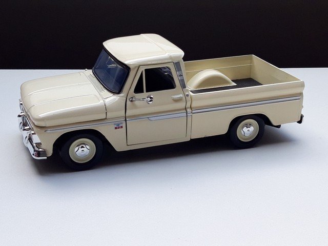 Chevrolet C10 Fleetside – Motormax modelauto 1:24 - Afbeelding 4