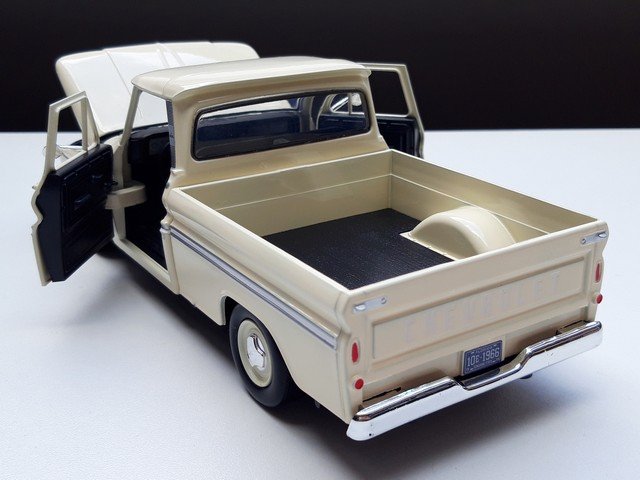 Chevrolet C10 Fleetside – Motormax modelauto 1:24 - Afbeelding 6