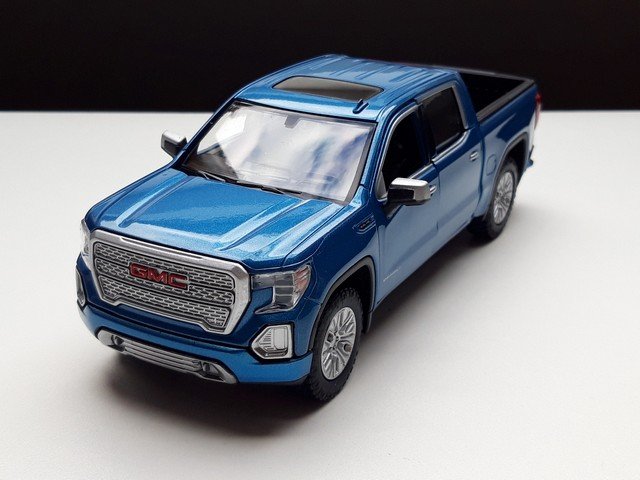 GMC Siera 1500 SLT Crew Cab – Nieuw miniatuur 1:24 = 19 cm lang - Afbeelding 2