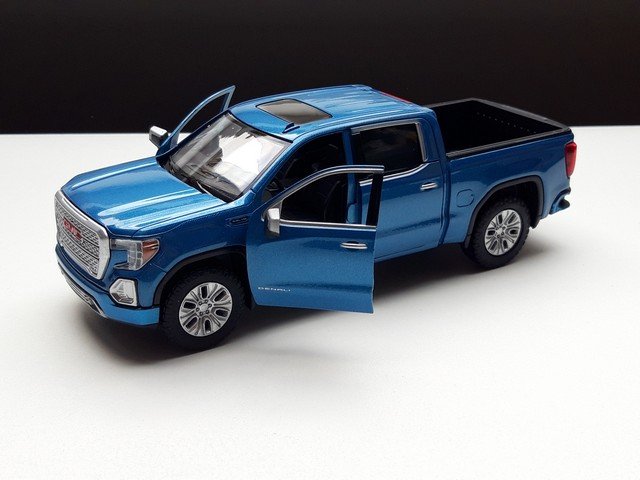 GMC Siera 1500 SLT Crew Cab – Nieuw miniatuur 1:24 = 19 cm lang - Afbeelding 3