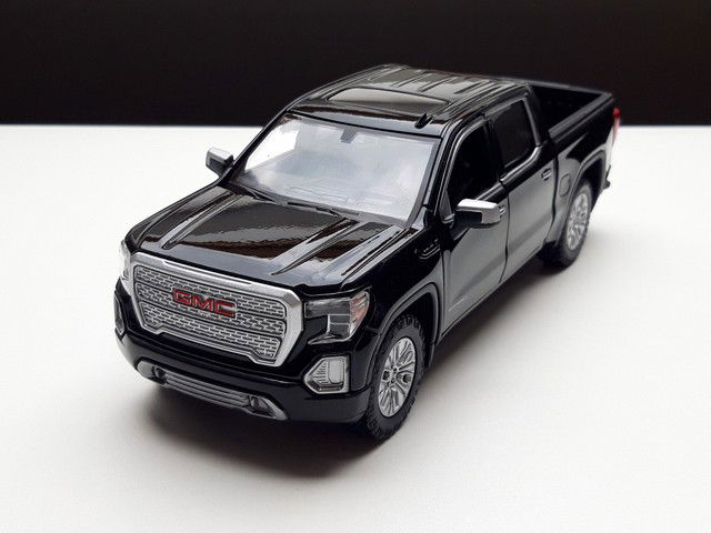 GMC Siera 1500 SLT Crew Cab – Motormax modelauto 1:24 = 19 cm L - nr. 1