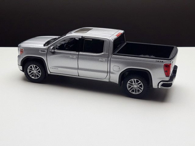 GMC Siera 1500 SLT Crew Cab Pickup – schaalmodel 1:24 = 19 cm lang - Afbeelding 2