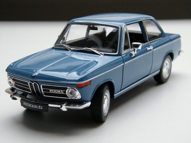 Nieuw miniatuur in doos! BMW 2002 ti – Welly modelauto 1:24 = 16 cm L - nr. 1