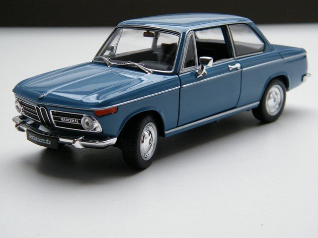 Nieuw miniatuur in doos! BMW 2002 ti – Welly modelauto 1:24 = 16 cm L - Afbeelding 2