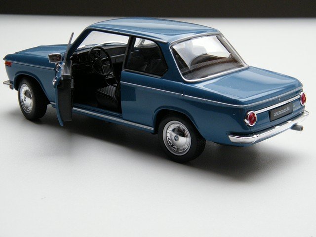 Nieuw miniatuur in doos! BMW 2002 ti – Welly modelauto 1:24 = 16 cm L - Afbeelding 4