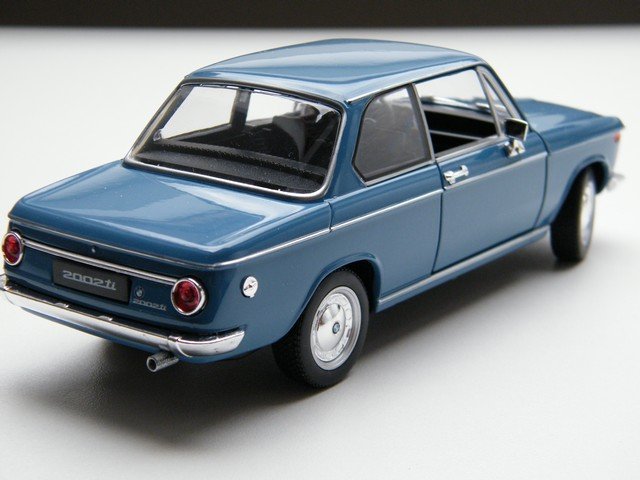 Nieuw miniatuur in doos! BMW 2002 ti – Welly modelauto 1:24 = 16 cm L - Afbeelding 5