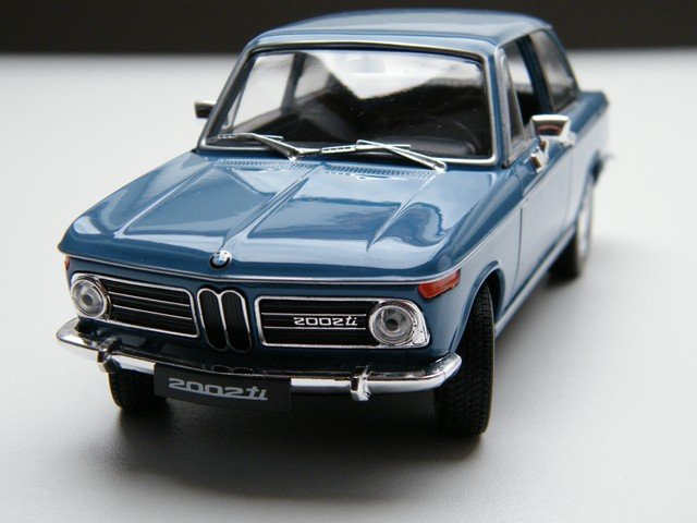Nieuw miniatuur in doos! BMW 2002 ti – Welly modelauto 1:24 = 16 cm L - Afbeelding 6