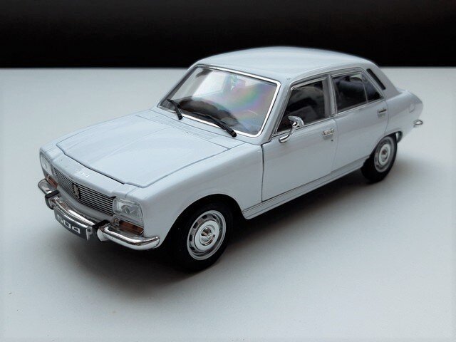 miniatuur Peugeot 504 – Welly 1:24 16 cm lang schaalmodel - Afbeelding 2
