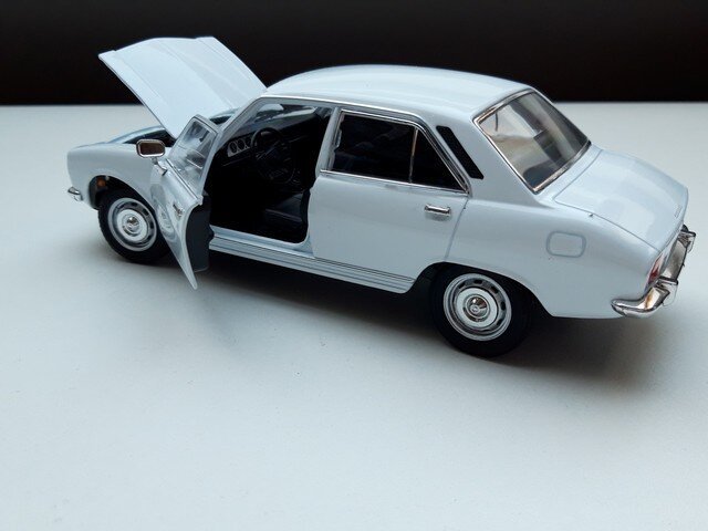 miniatuur Peugeot 504 – Welly 1:24 16 cm lang schaalmodel - Afbeelding 5