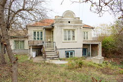 Bakstenen huis met 2 verdiepingen 88 m2, 35 km van Varna en de zee