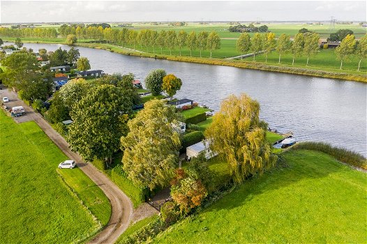 Te Huur 8 Persoons Stacaravan aan het water. - 2