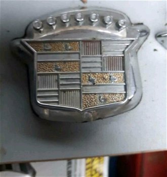 Verschillende emblemen van Cadillac per stuk te koop - 1