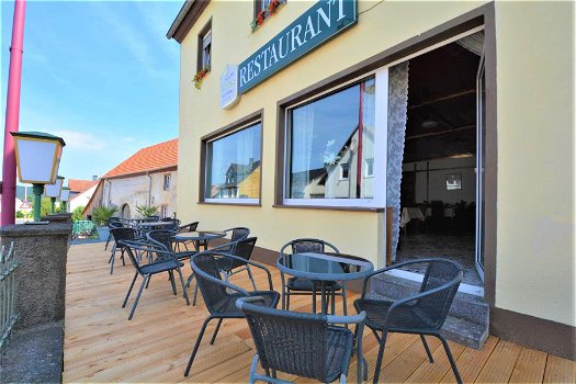 Hotel-Restaurant met terras, balkon, bijgebouw en 6 garages op groot grondstuk in de Eifel - 4
