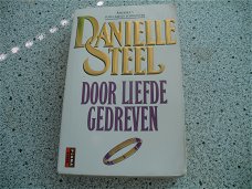 Danielle Steel....Door liefde gedreven