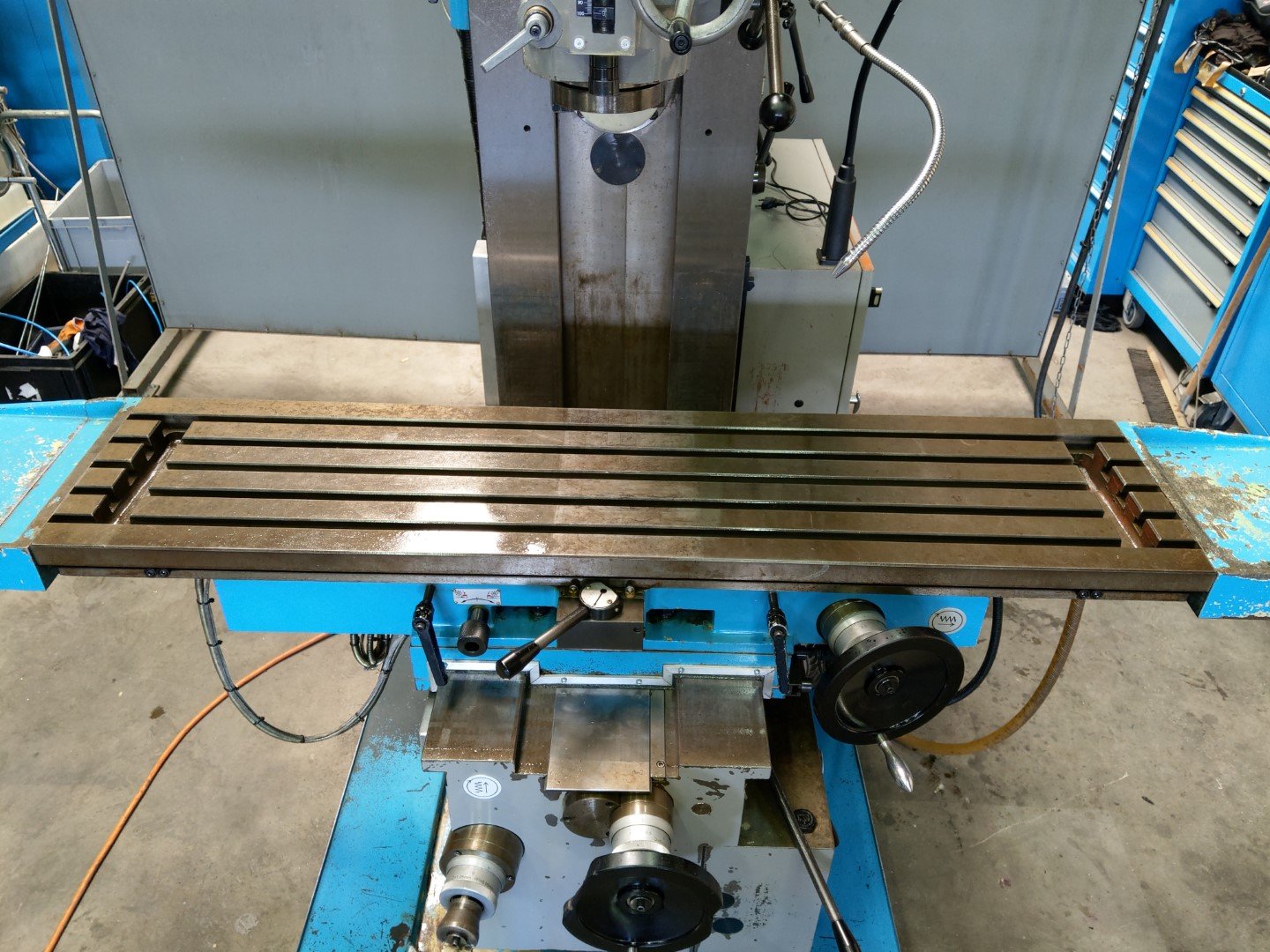 Universal milling machine / Universele freesmachine Accutec , model 2500M - Verkocht - Afbeelding 4