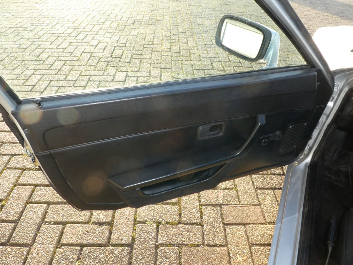 Porsche 944 Oldtimer - Afbeelding 7