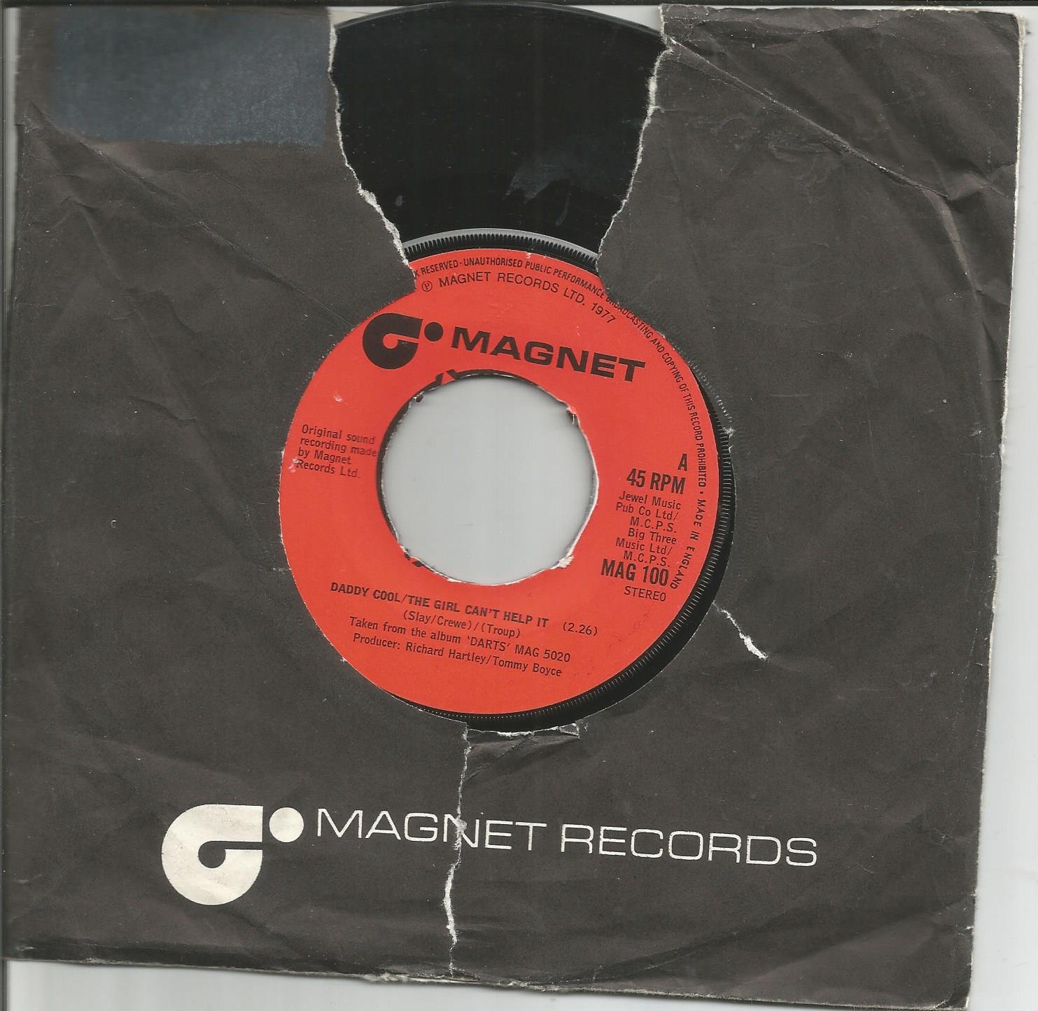 Darts – Daddy Cool / The Girl Can't Help It (1977 UK) - nr. 1