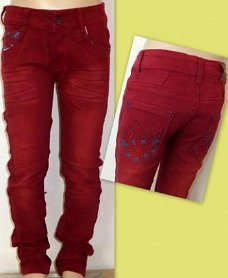 ### Nieuw : Prachtig rood gekleurde stretch spijkerbroek.(86/92) ###