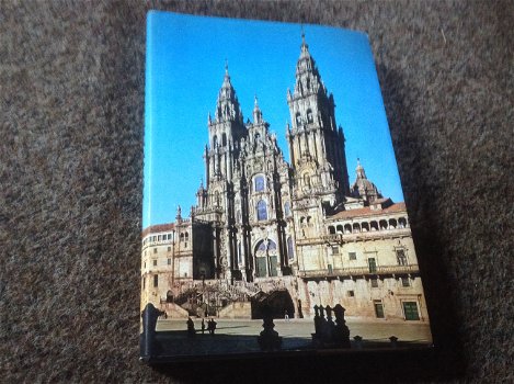 Boek van Kathedralen ,prachtige kerken,unieke gebouwen , mooie illustraties,enz... - 0
