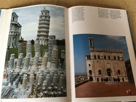 Boek Italië .Prachtig exemplaar om eventueel reis te boeken ,heel mooie land ,monumenten,musea's enz - 0