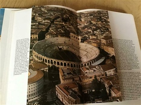 Boek Italië .Prachtig exemplaar om eventueel reis te boeken ,heel mooie land ,monumenten,musea's enz - 4
