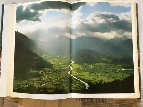 Boek :OOSTENRIJK ;Ideaal vakantieland om op reis te gaan, te gaan skien , bergen beklimmen - 1