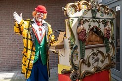 Muzikale Clown met draaiorgel en trompe - Afbeelding 2