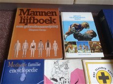 Medische boeken van mannen, gezondheid, EHBO, encyclopedie, homeophatie enz...
