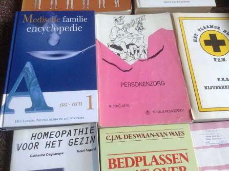 Medische boeken van mannen, gezondheid, EHBO, encyclopedie, homeophatie enz... - 2