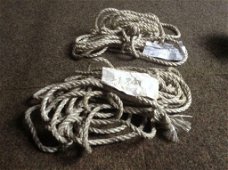 Zeer sterke nylon touw :1 van 18 m lang ,en 1 van 12,5 m lang, dikte van 10 en 12 mm