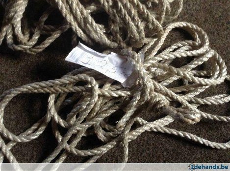 Zeer sterke nylon touw :1 van 18 m lang ,en 1 van 12,5 m lang, dikte van 10 en 12 mm - 1