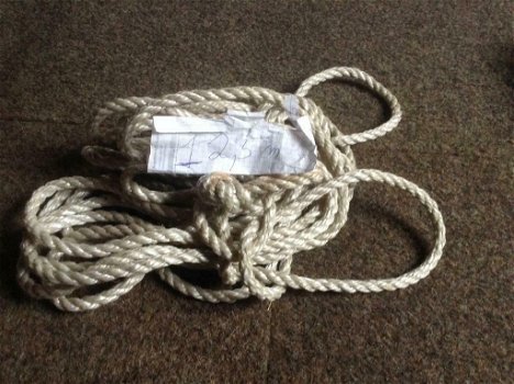 Zeer sterke nylon touw :1 van 18 m lang ,en 1 van 12,5 m lang, dikte van 10 en 12 mm - 3