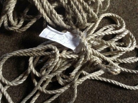 Zeer sterke nylon touw :1 van 18 m lang ,en 1 van 12,5 m lang, dikte van 10 en 12 mm - 4