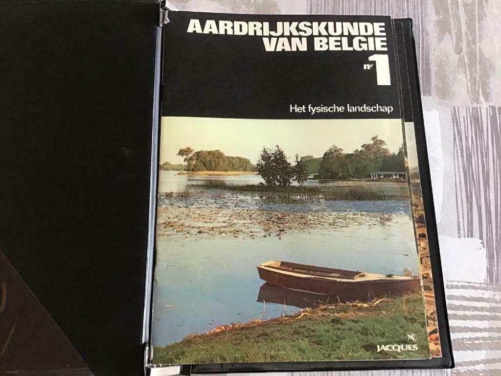 De Aardrijkskunde van België ,4 stuks v/d jaren 70 ',prachtige boeken over die tijd van toen - nr. 1