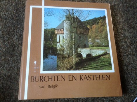 10 boeken van Burchten en kastelen,zeer mooie illustraties /10 livres de châteaux et palais - 1