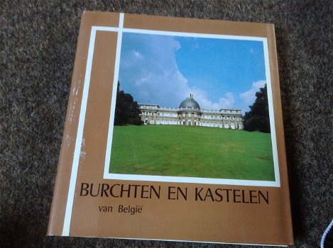 10 boeken van Burchten en kastelen,zeer mooie illustraties /10 livres de châteaux et palais - 3