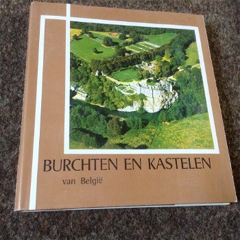 10 boeken van Burchten en kastelen,zeer mooie illustraties /10 livres de châteaux et palais - 6