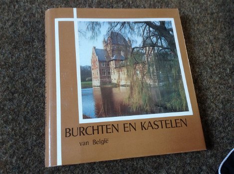 10 boeken van Burchten en kastelen,zeer mooie illustraties /10 livres de châteaux et palais - 7
