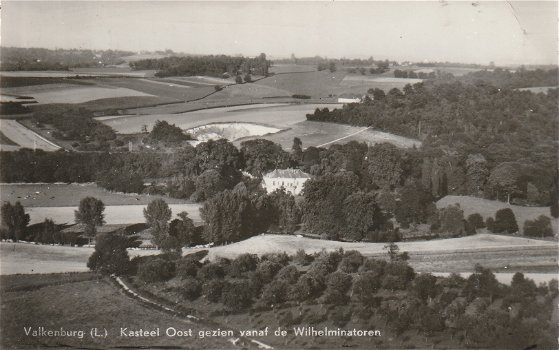 Valkenburg Kasteel Oost gezien vanaf de Wilhelminatoeren - 0
