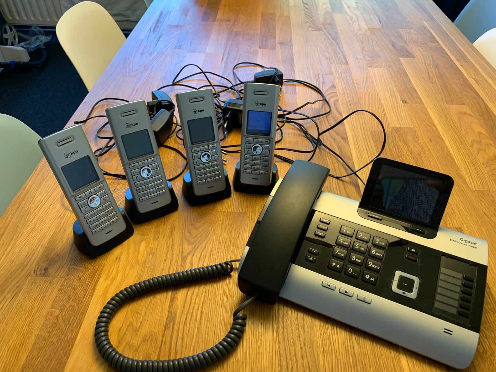 Telefooncentrale + 4 draadloze handsets - nr. 1