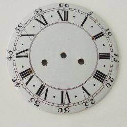 Faïence wijzerplaat. Diameter 22 cm