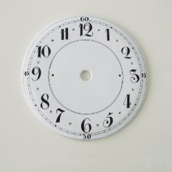 Faïence wijzerplaat. Diameter 18,7 cm