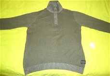 Te koop groene trui met knoopsluiting van Identic (maat: L).