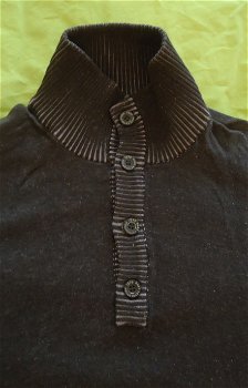 Te koop groene trui met knoopsluiting van Identic (maat: L). - 1