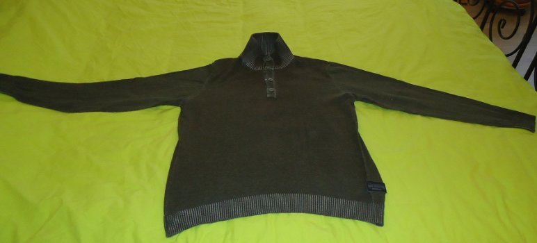 Te koop groene trui met knoopsluiting van Identic (maat: L). - 3