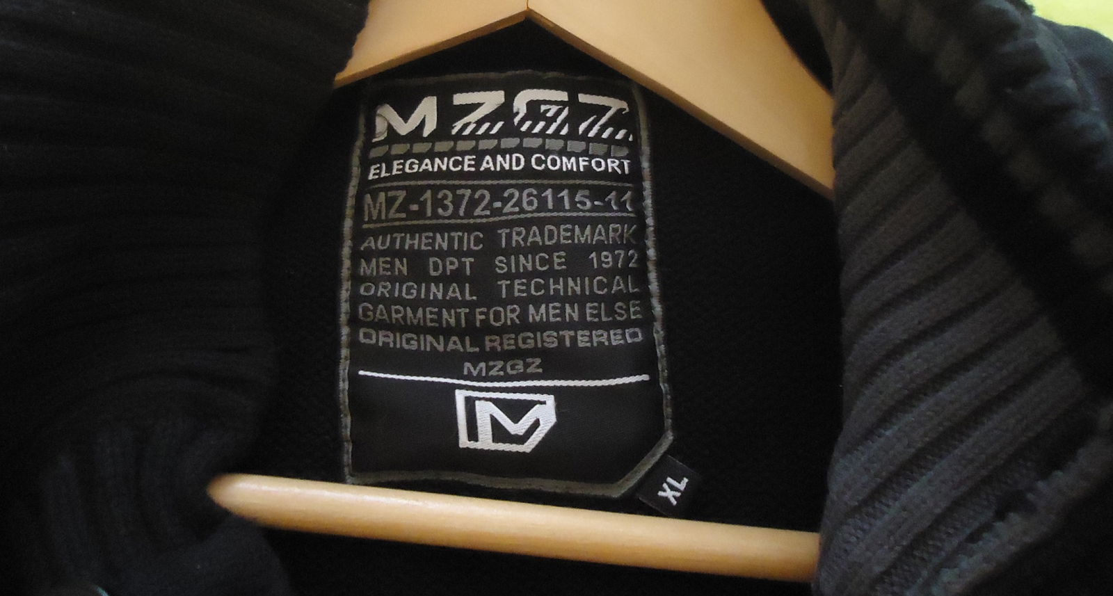 Te koop zwart vest met knoopsluiting van MZGZ (maat: XL). - Afbeelding 3