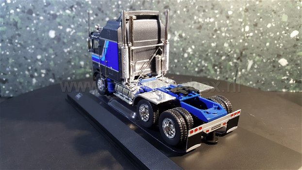 Kenworht K100 Aerodyne grijs / blauw 1:43 Ixo - 2